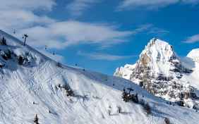 ... genießen die Erwachsenen die ruhigen Pisten des Skigebiets. - Foto: Helmuth Rier